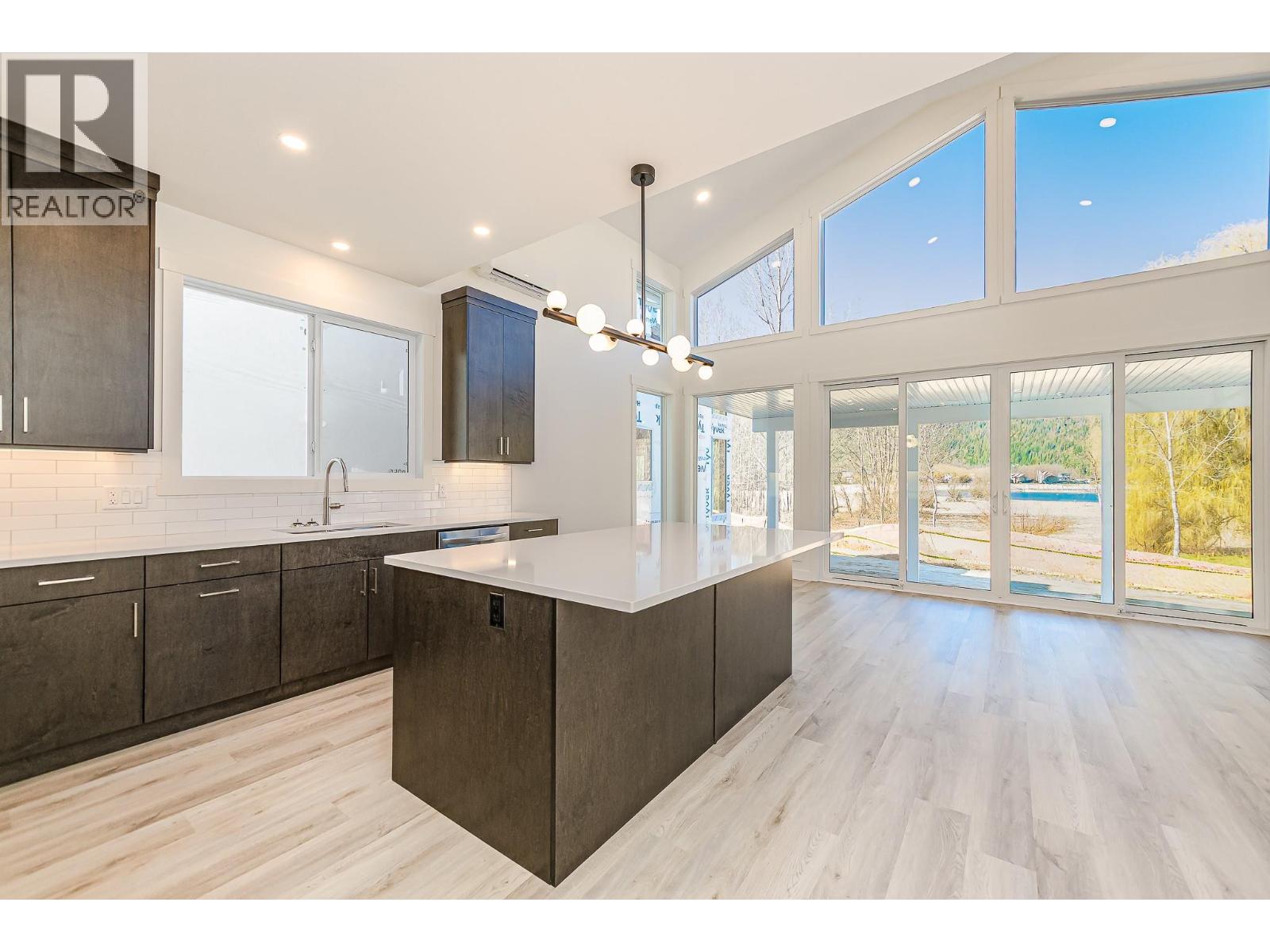 8200 97a Highway Unit# 9, Mara, British Columbia  V0E 2K0 - Photo 10 - 10382755