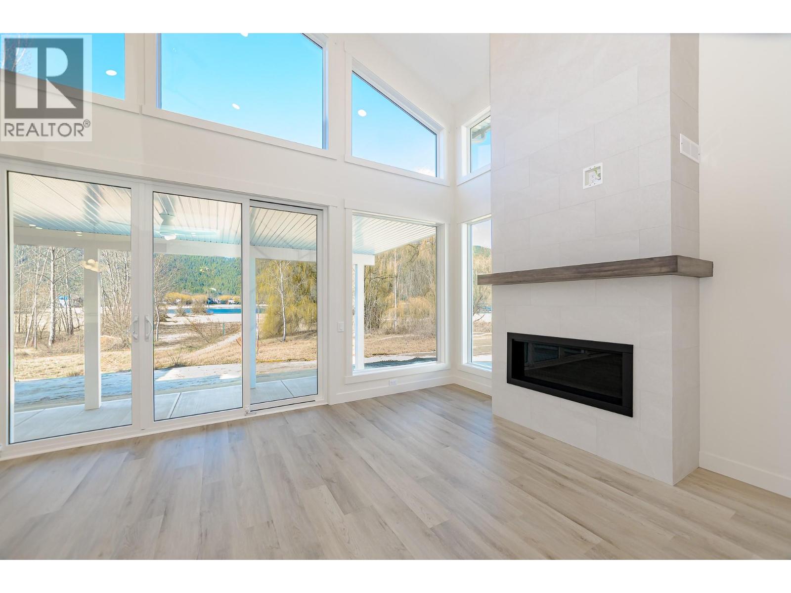 8200 97a Highway Unit# 9, Mara, British Columbia  V0E 2K0 - Photo 9 - 10382755