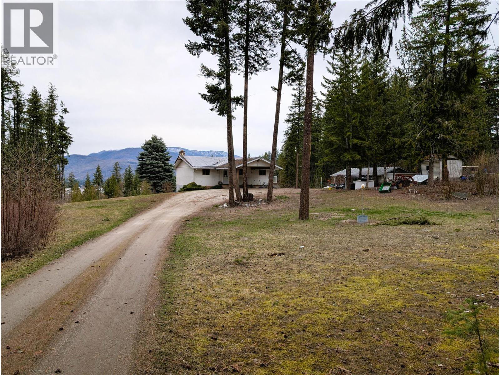 2694 Mckenzie Road, Sorrento, British Columbia  V0E 2W0 - Photo 1 - 10382631