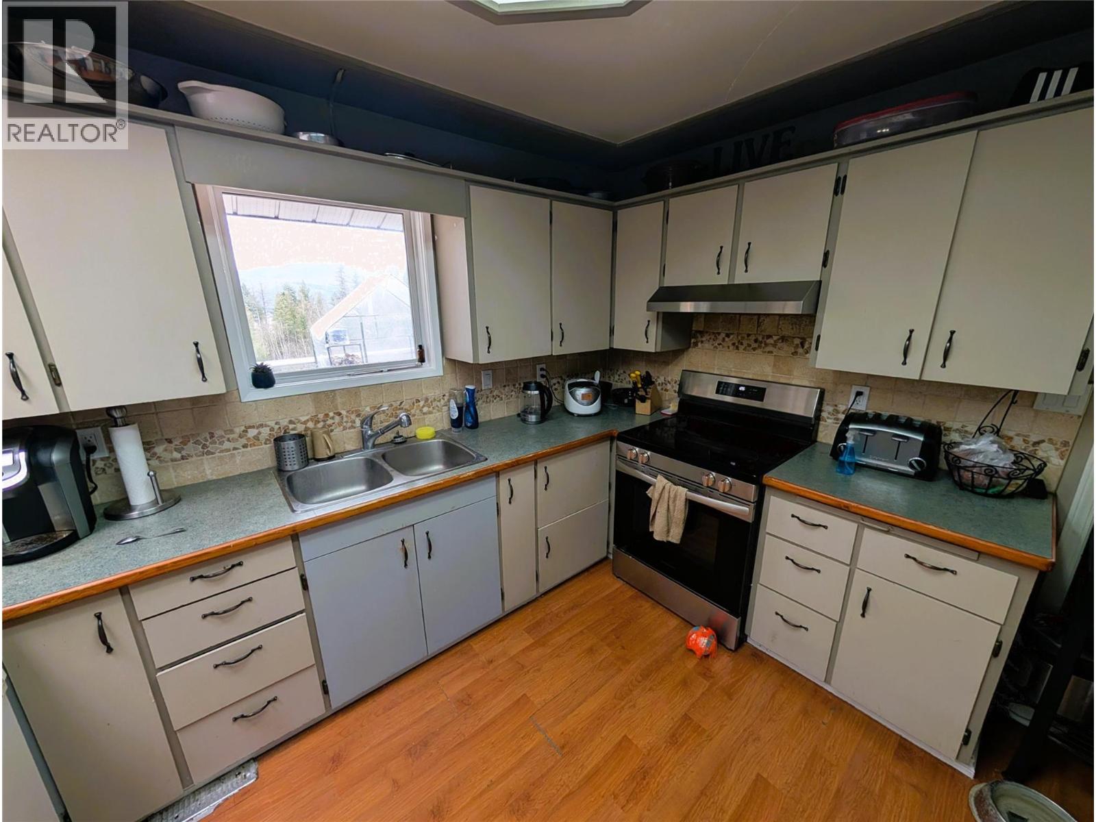 2694 Mckenzie Road, Sorrento, British Columbia  V0E 2W0 - Photo 21 - 10382631