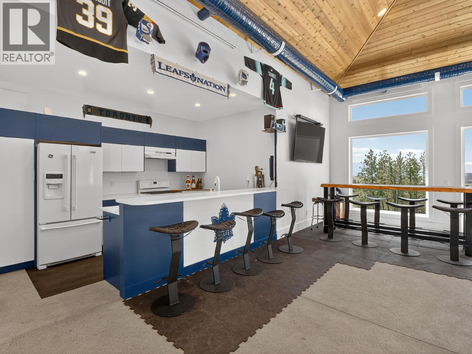 5955 Postill Lake Road, Kelowna, British Columbia  V1X 7V3 - Photo 32 - 10382806