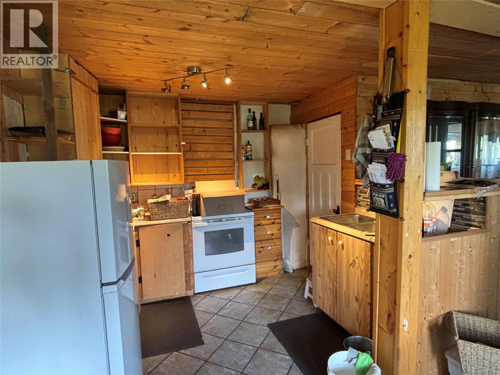 1400 Chasm Road, 70 Mile House, British Columbia  V0K 1K0 - Photo 9 - 10382840