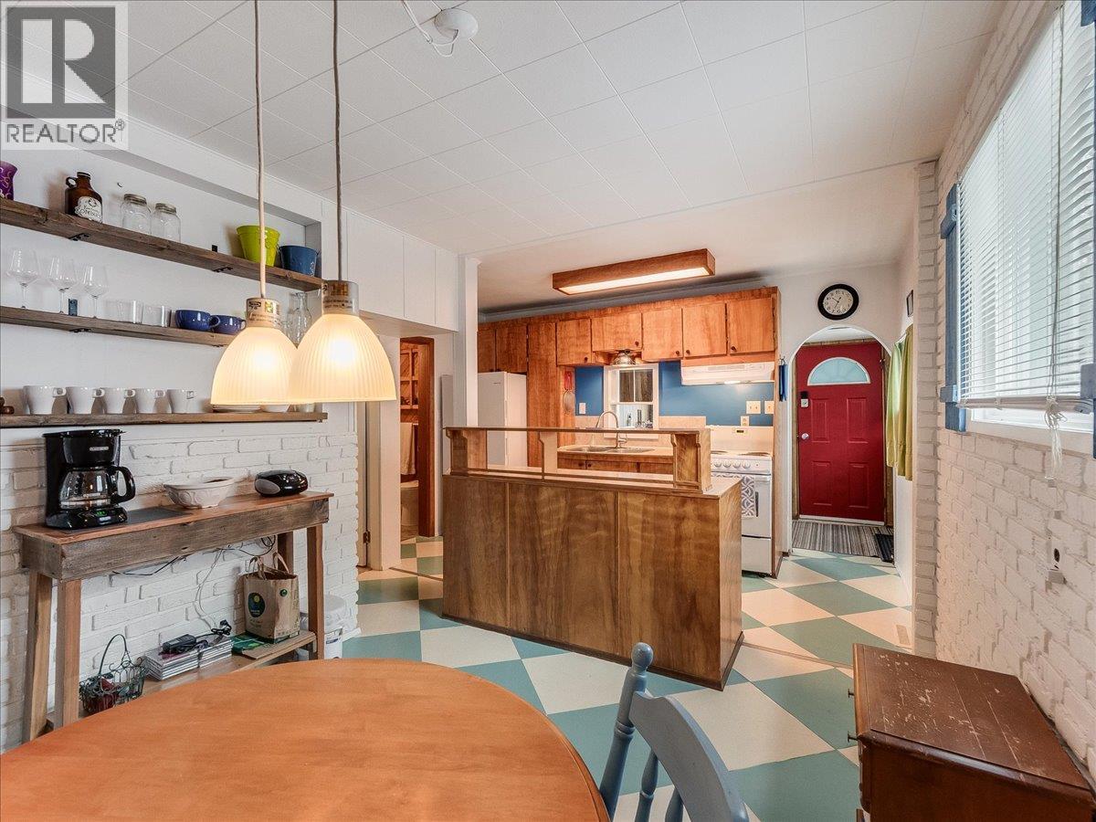 1522 Third Avenue, Trail, British Columbia  V1R 1P7 - Photo 5 - 10382832