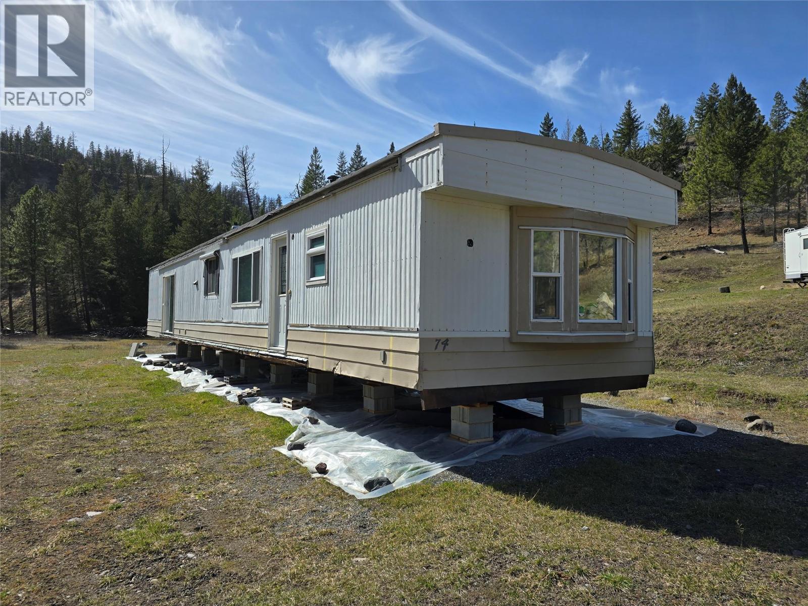 1280 Rensch Road, Loon Lake, British Columbia  V0K 1H1 - Photo 3 - 10382818