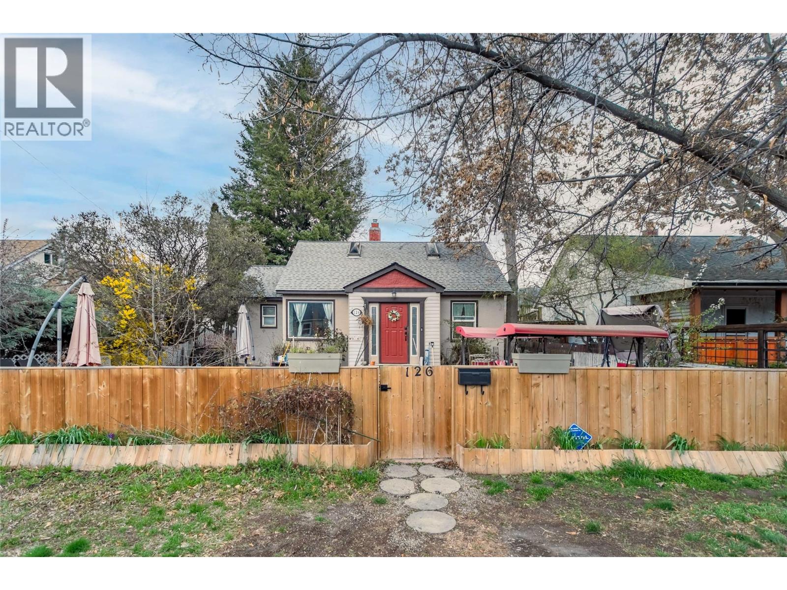 126 Bassett Street, Penticton, British Columbia  V2A 5W2 - Photo 1 - 10382288