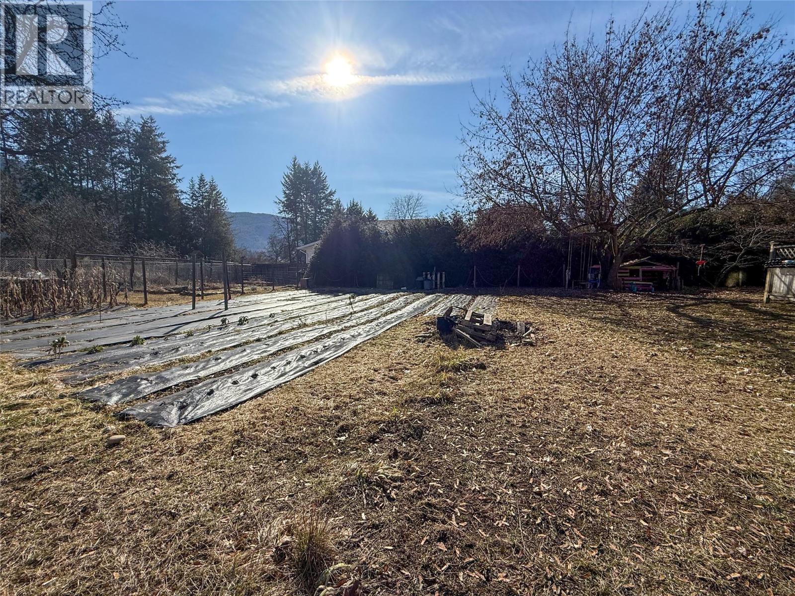 2533 Columbia Avenue, Castlegar, British Columbia  V1N 2X4 - Photo 12 - 10382159