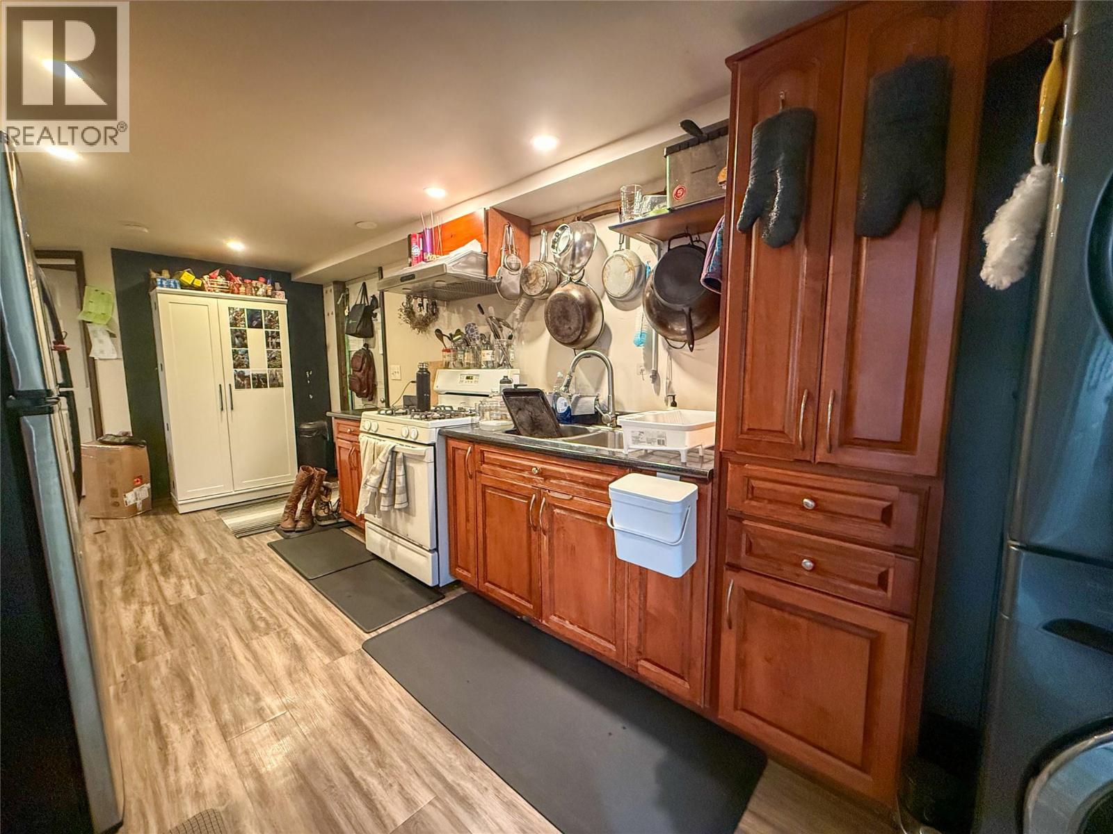 2533 Columbia Avenue, Castlegar, British Columbia  V1N 2X4 - Photo 42 - 10382159