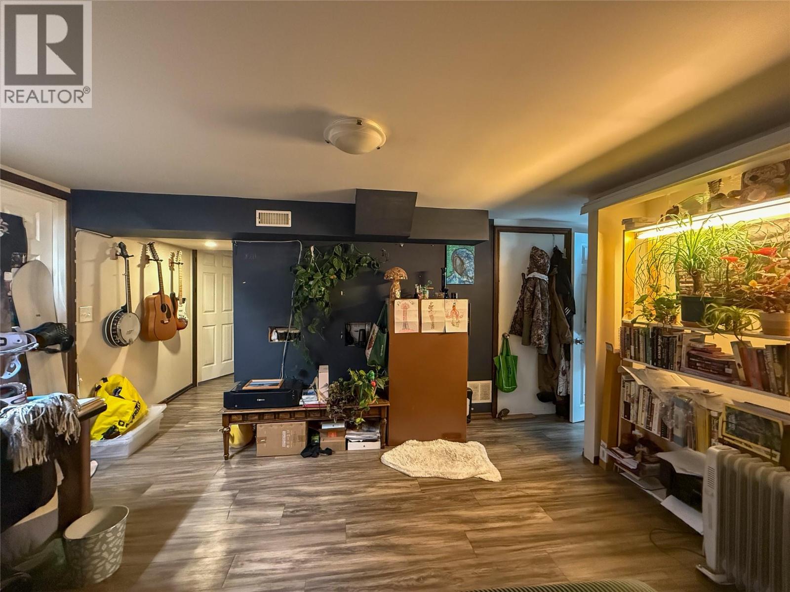 2533 Columbia Avenue, Castlegar, British Columbia  V1N 2X4 - Photo 54 - 10382159