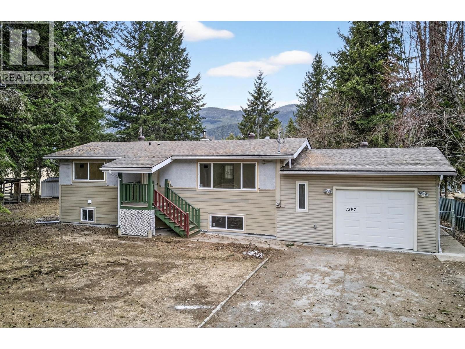 1297 THOMPSON Drive, clearwater, British Columbia