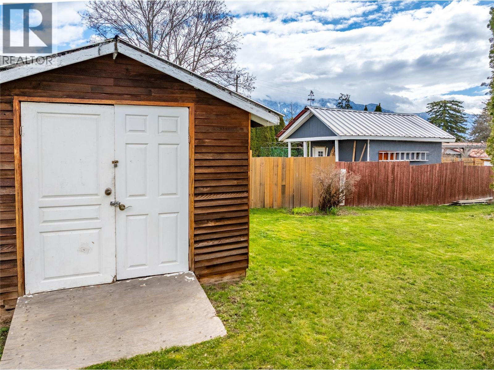 234 12th Avenue N, Creston, British Columbia  V0B 1G0 - Photo 11 - 10382750