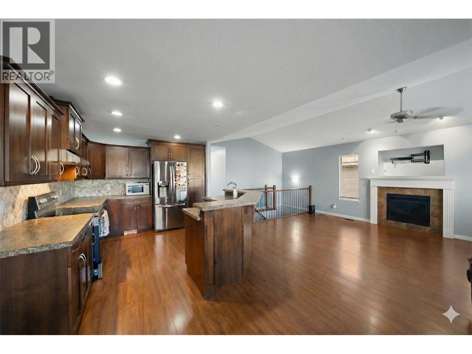 815 Nicolani Drive, Kamloops, British Columbia  V2B 8C6 - Photo 11 - 10382383