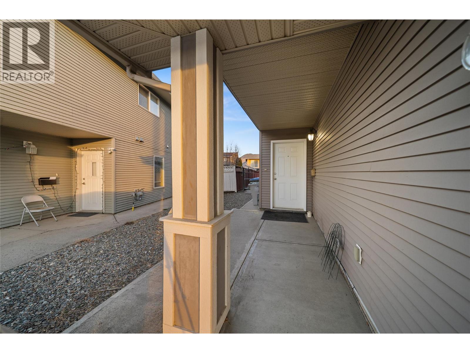 815 Nicolani Drive, Kamloops, British Columbia  V2B 8C6 - Photo 3 - 10382383