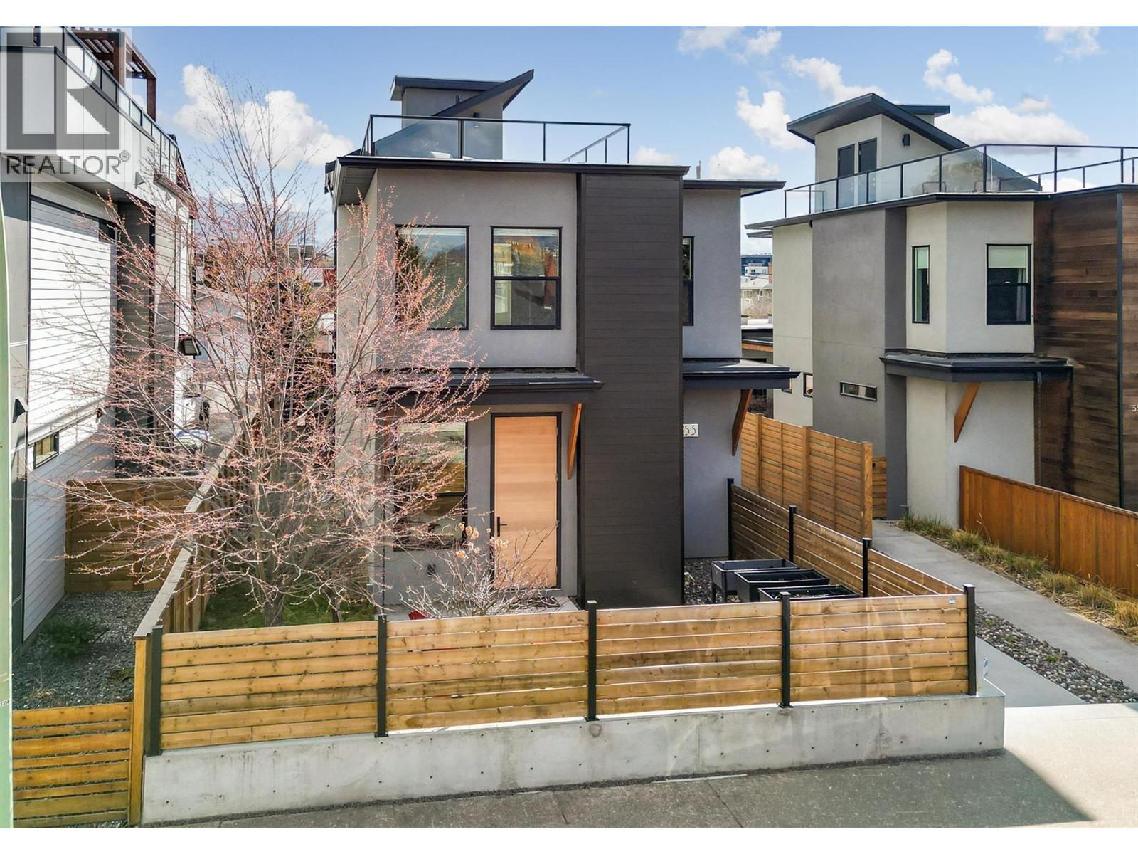 553 Patterson Avenue, Kelowna, British Columbia  V1Y 5C7 - Photo 1 - 10382351