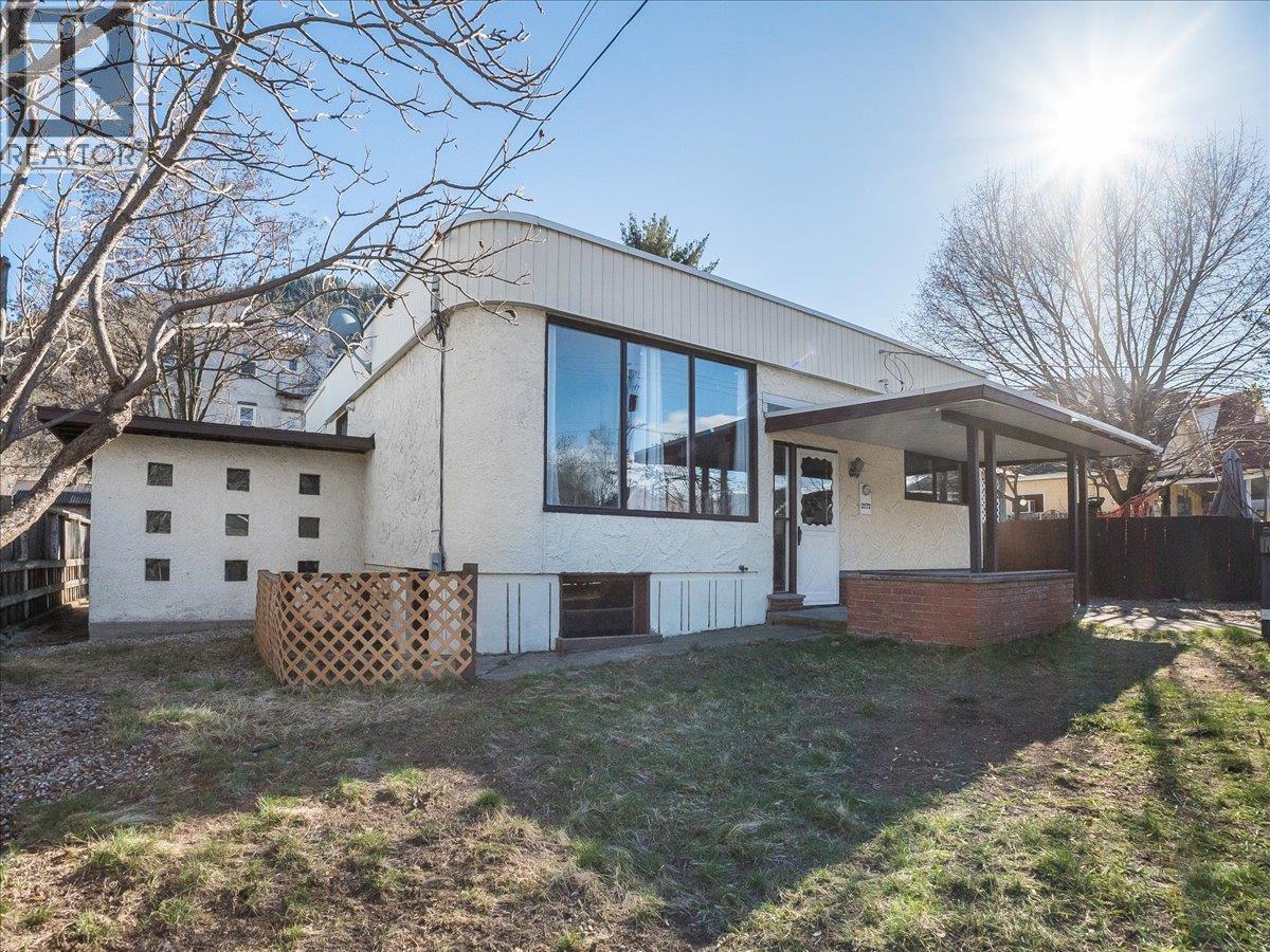 2172 Second Avenue, Trail, British Columbia  V1N 1N5 - Photo 1 - 10382870