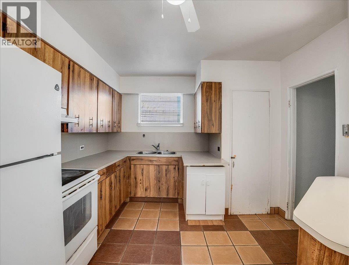 2172 Second Avenue, Trail, British Columbia  V1N 1N5 - Photo 12 - 10382870