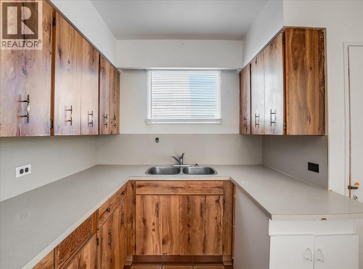 2172 Second Avenue, Trail, British Columbia  V1N 1N5 - Photo 13 - 10382870