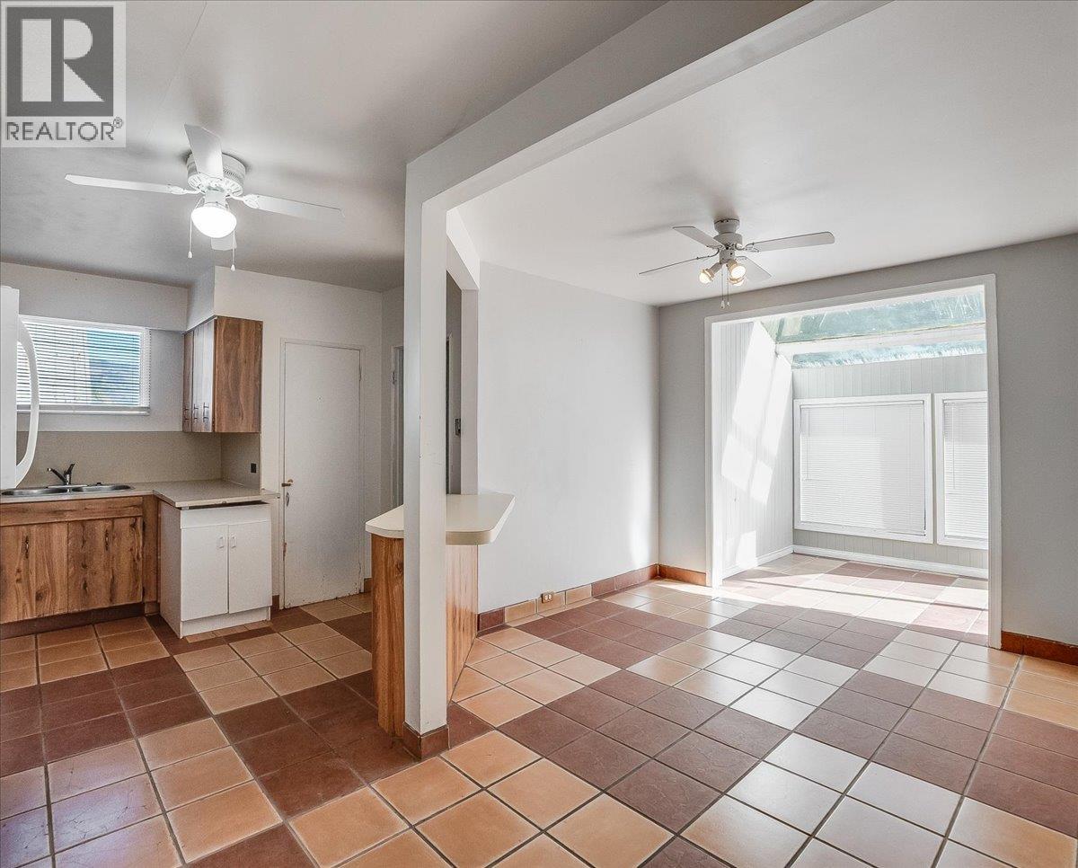 2172 Second Avenue, Trail, British Columbia  V1N 1N5 - Photo 15 - 10382870