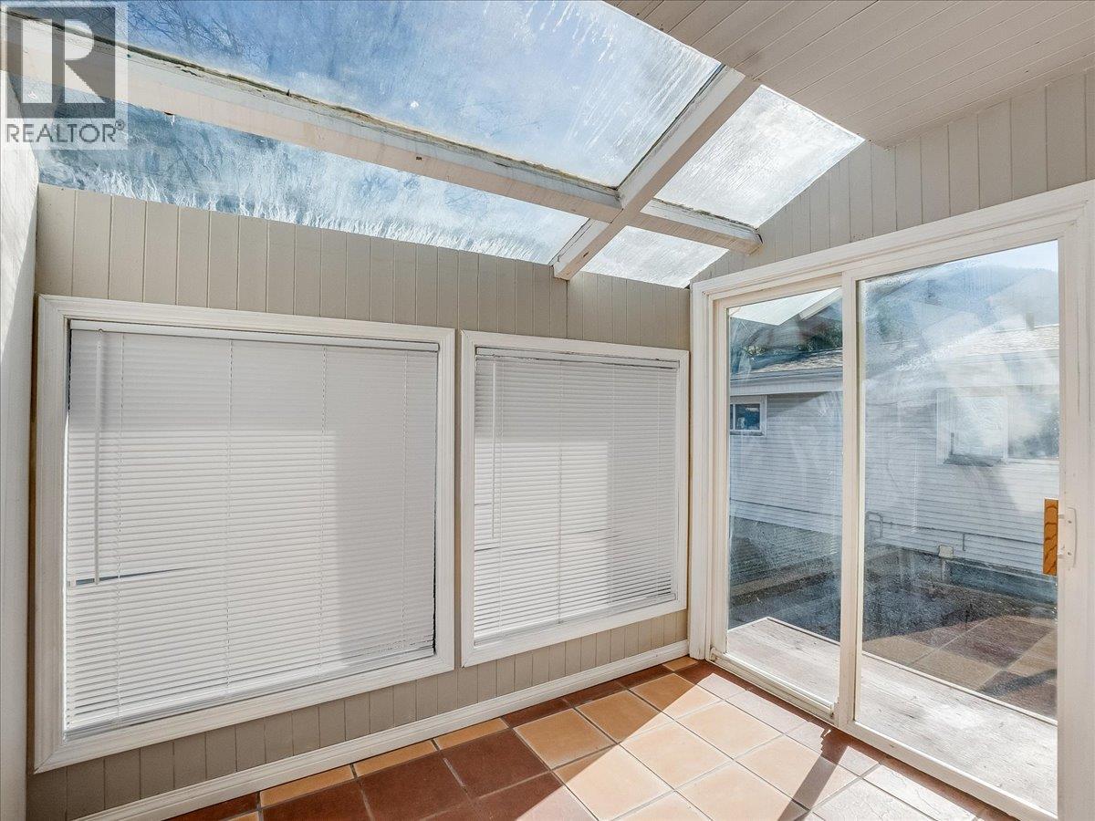 2172 Second Avenue, Trail, British Columbia  V1N 1N5 - Photo 17 - 10382870