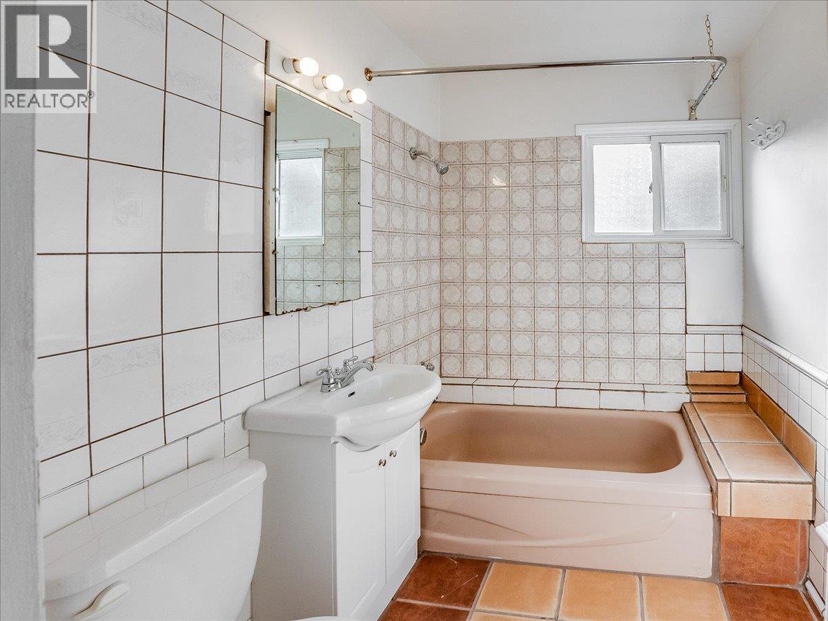 2172 Second Avenue, Trail, British Columbia  V1N 1N5 - Photo 22 - 10382870