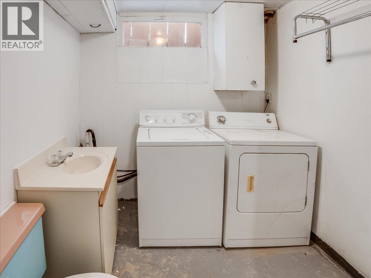 2172 Second Avenue, Trail, British Columbia  V1N 1N5 - Photo 24 - 10382870