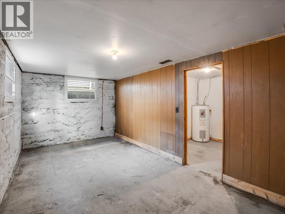 2172 Second Avenue, Trail, British Columbia  V1N 1N5 - Photo 28 - 10382870