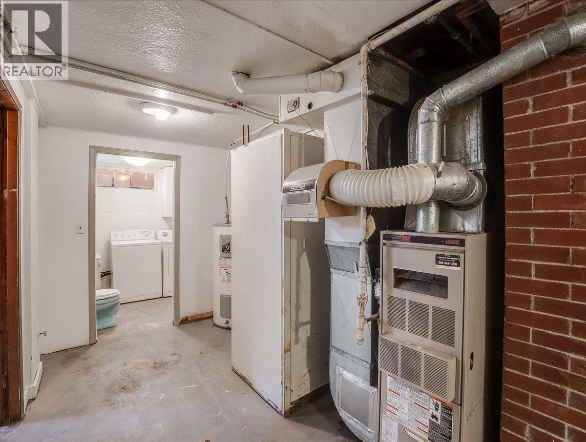 2172 Second Avenue, Trail, British Columbia  V1N 1N5 - Photo 29 - 10382870