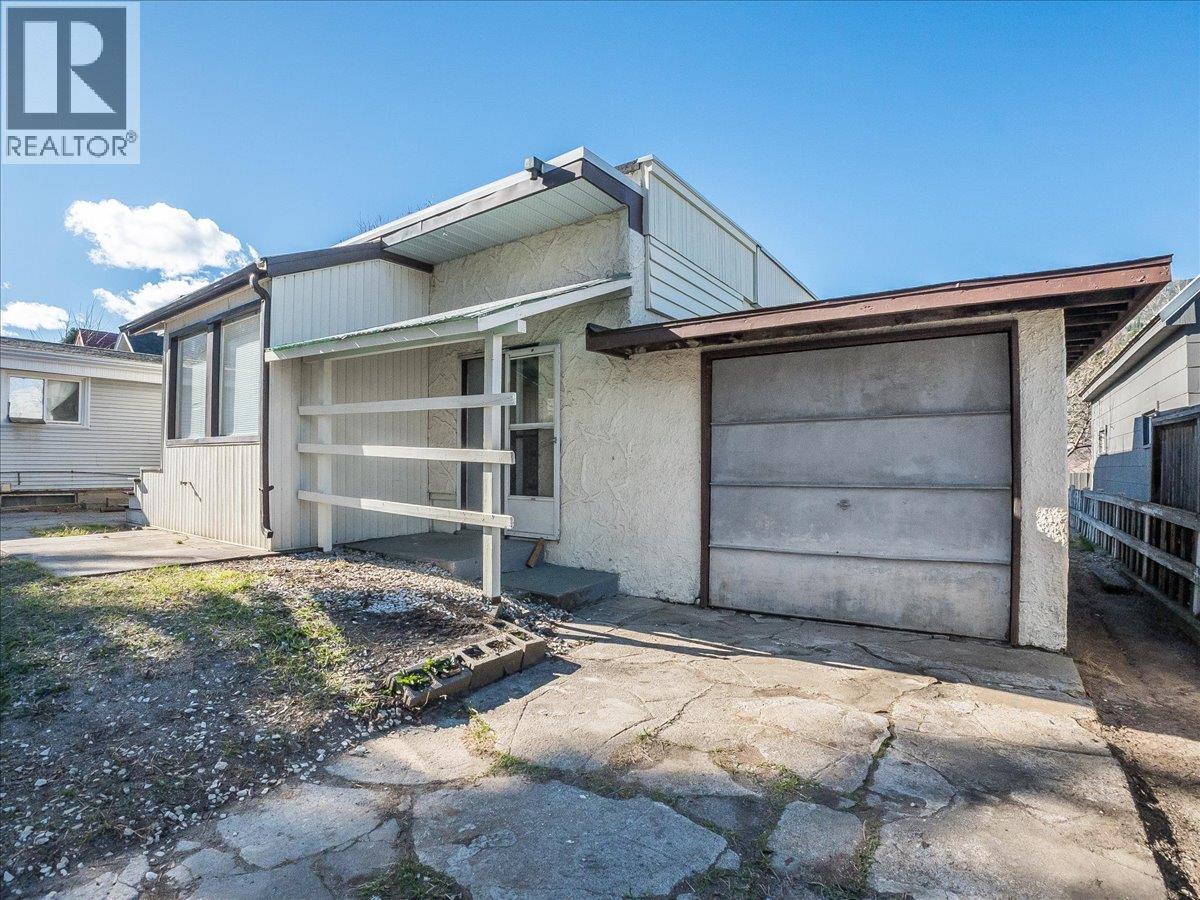 2172 Second Avenue, Trail, British Columbia  V1N 1N5 - Photo 35 - 10382870