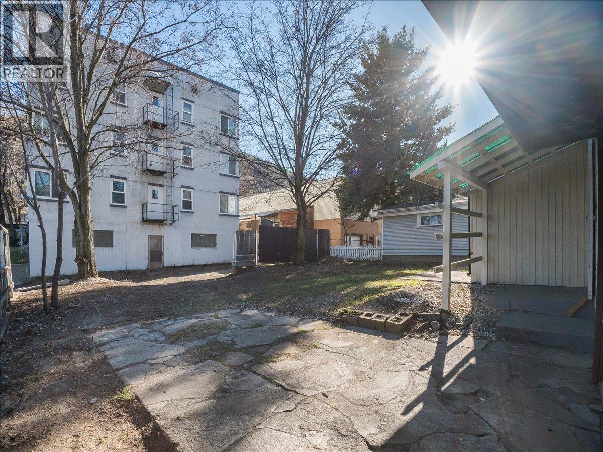 2172 Second Avenue, Trail, British Columbia  V1N 1N5 - Photo 37 - 10382870