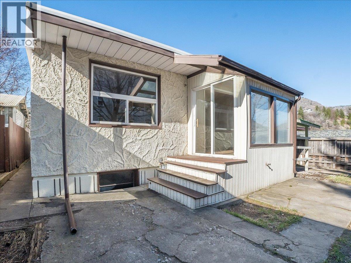 2172 Second Avenue, Trail, British Columbia  V1N 1N5 - Photo 38 - 10382870