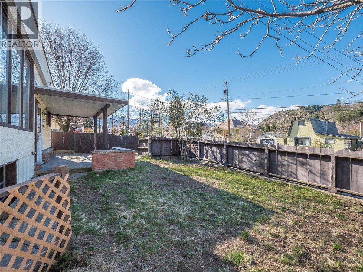 2172 Second Avenue, Trail, British Columbia  V1N 1N5 - Photo 5 - 10382870