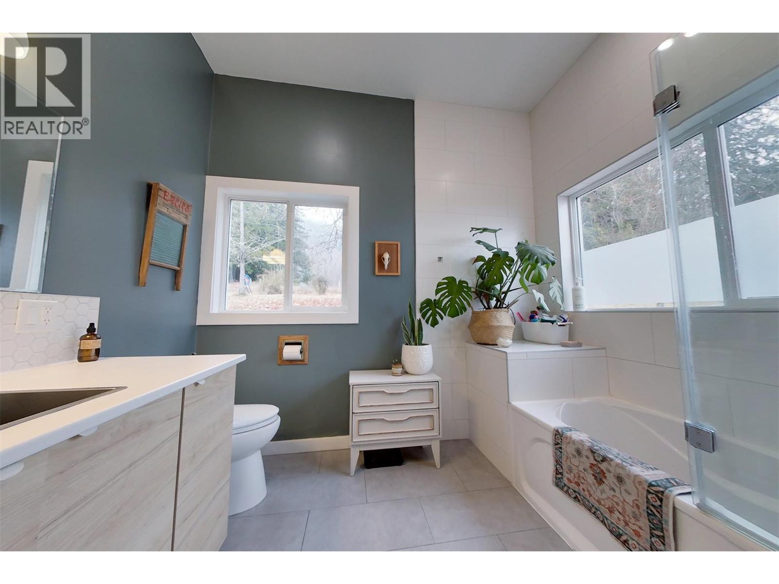 1017 Simmons Road, Creston, British Columbia  V0B 1G7 - Photo 19 - 10382910