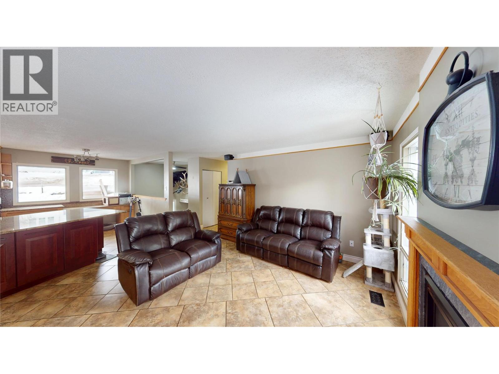 1110 Ash Crescent, Elkford, British Columbia  V0B 1H0 - Photo 12 - 10382744