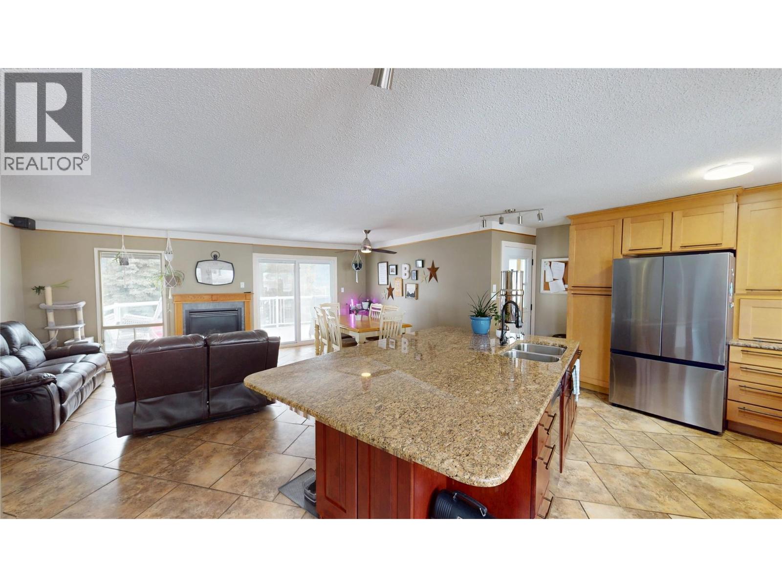 1110 Ash Crescent, Elkford, British Columbia  V0B 1H0 - Photo 5 - 10382744