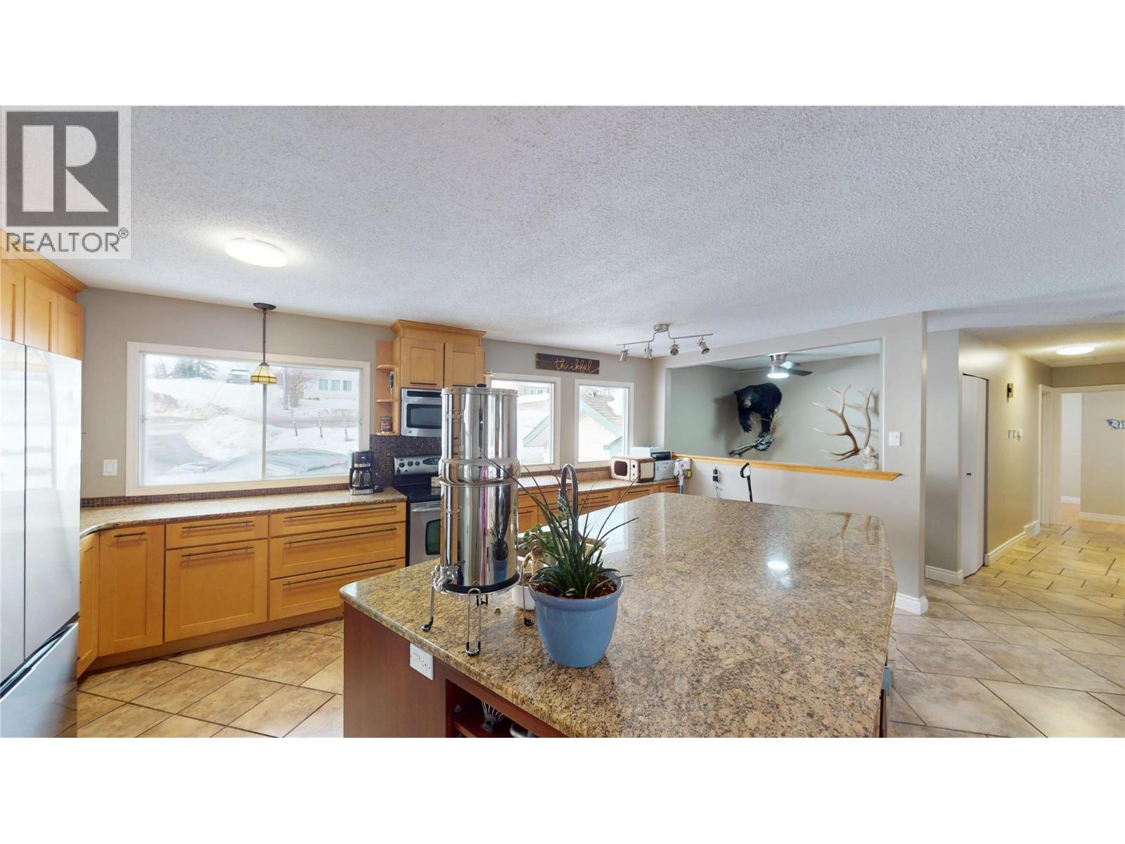 1110 Ash Crescent, Elkford, British Columbia  V0B 1H0 - Photo 7 - 10382744