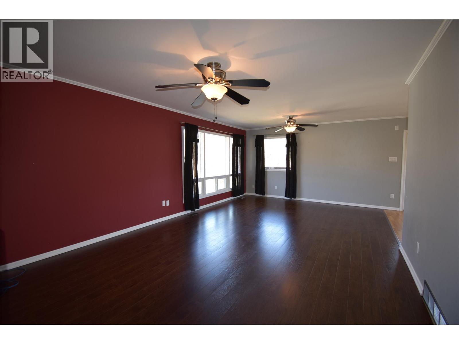 3605 9th Avenue, Castlegar, British Columbia  V1N 2Z6 - Photo 2 - 10382568