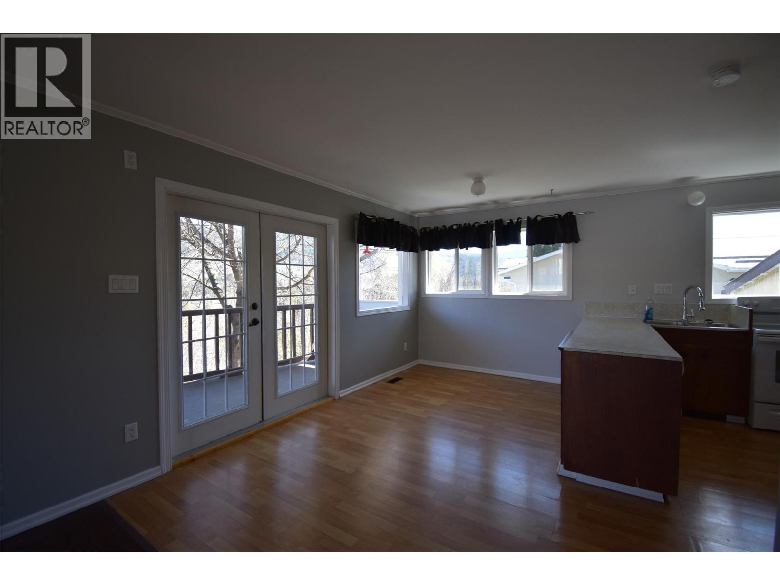 3605 9th Avenue, Castlegar, British Columbia  V1N 2Z6 - Photo 4 - 10382568