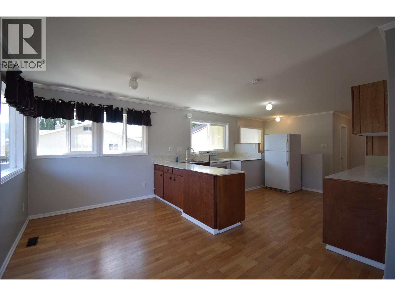 3605 9th Avenue, Castlegar, British Columbia  V1N 2Z6 - Photo 5 - 10382568