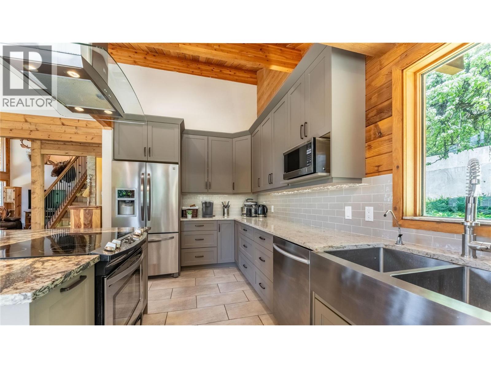 12437 Boswell Road, Boswell, British Columbia  V0B 1A0 - Photo 12 - 10381562