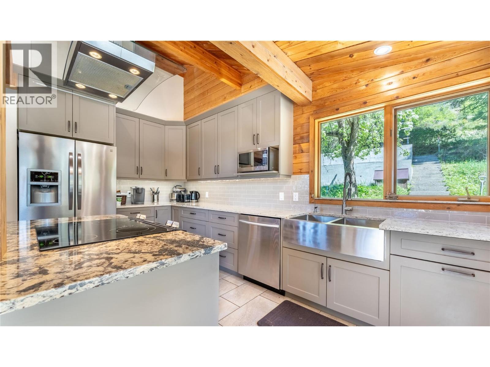 12437 Boswell Road, Boswell, British Columbia  V0B 1A0 - Photo 13 - 10381562