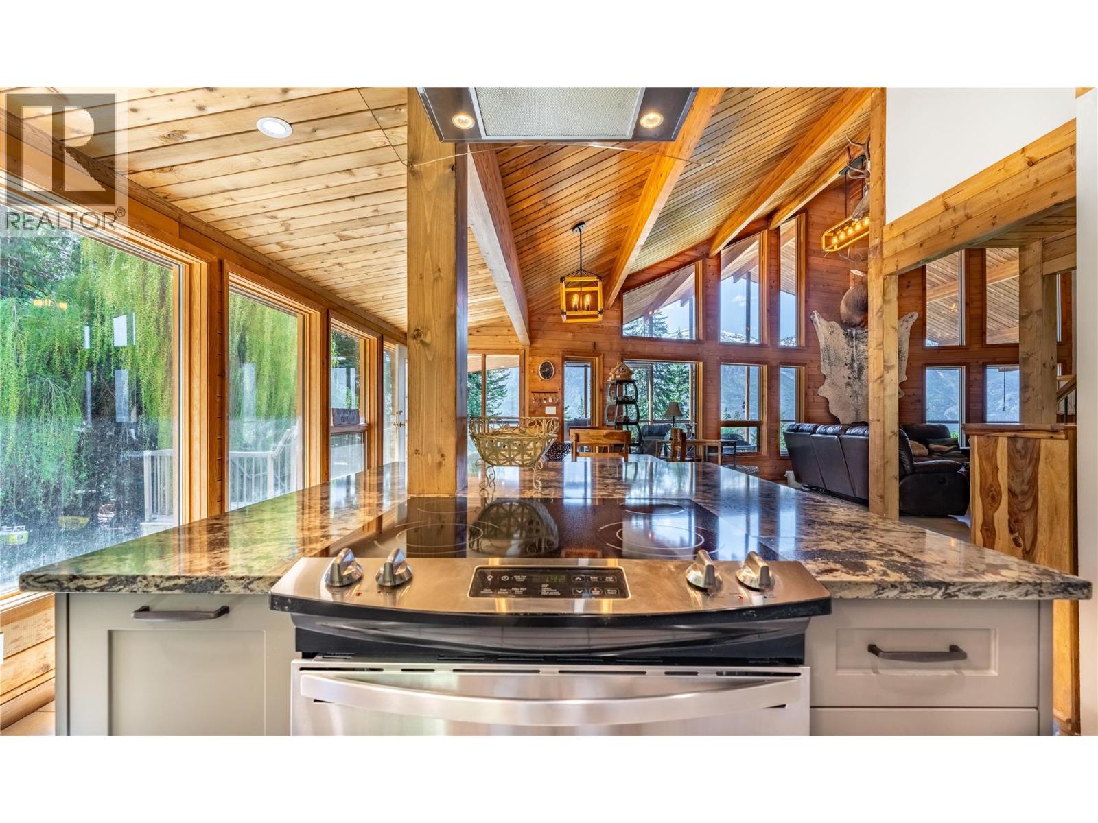 12437 Boswell Road, Boswell, British Columbia  V0B 1A0 - Photo 15 - 10381562