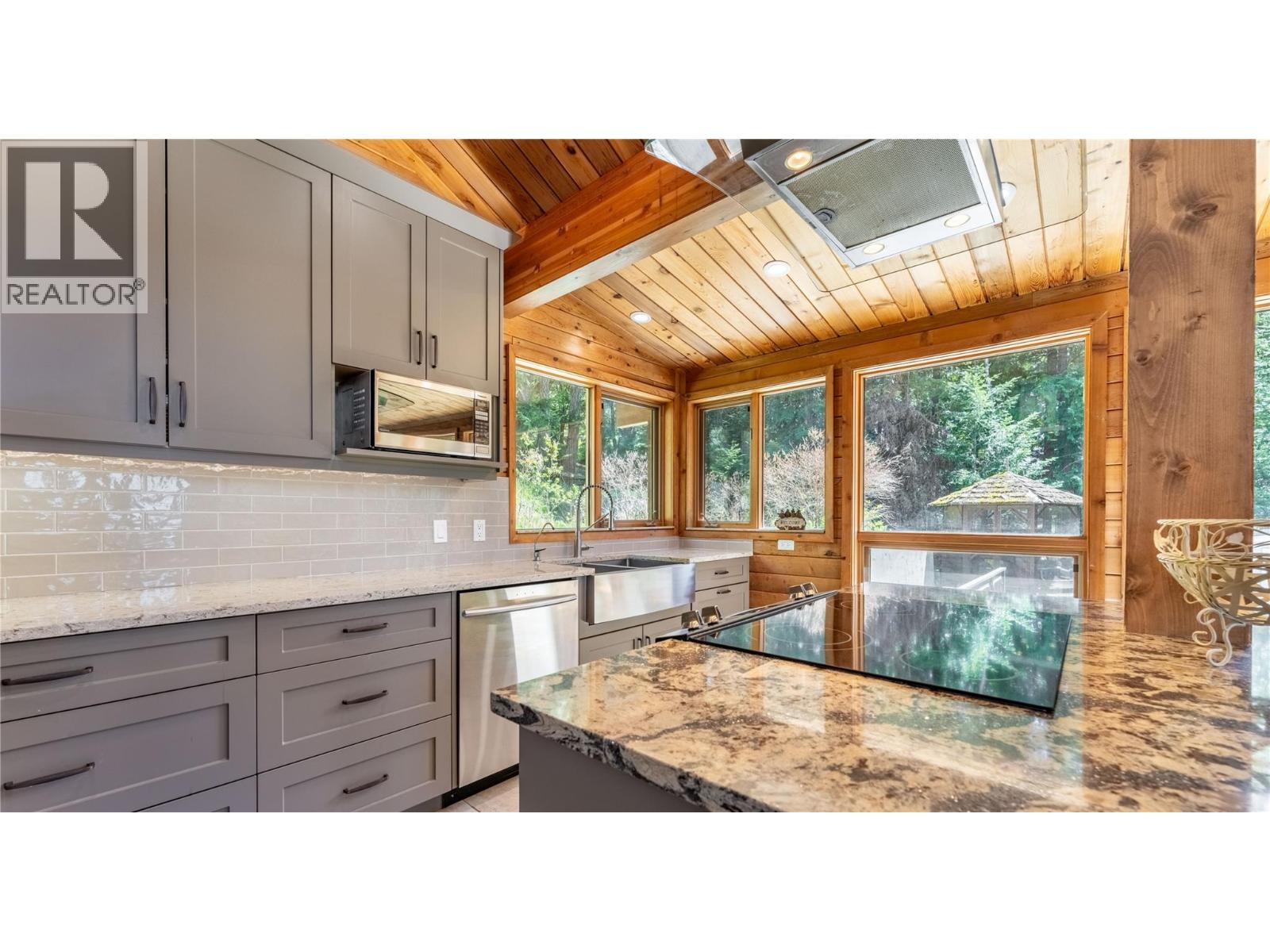 12437 Boswell Road, Boswell, British Columbia  V0B 1A0 - Photo 17 - 10381562