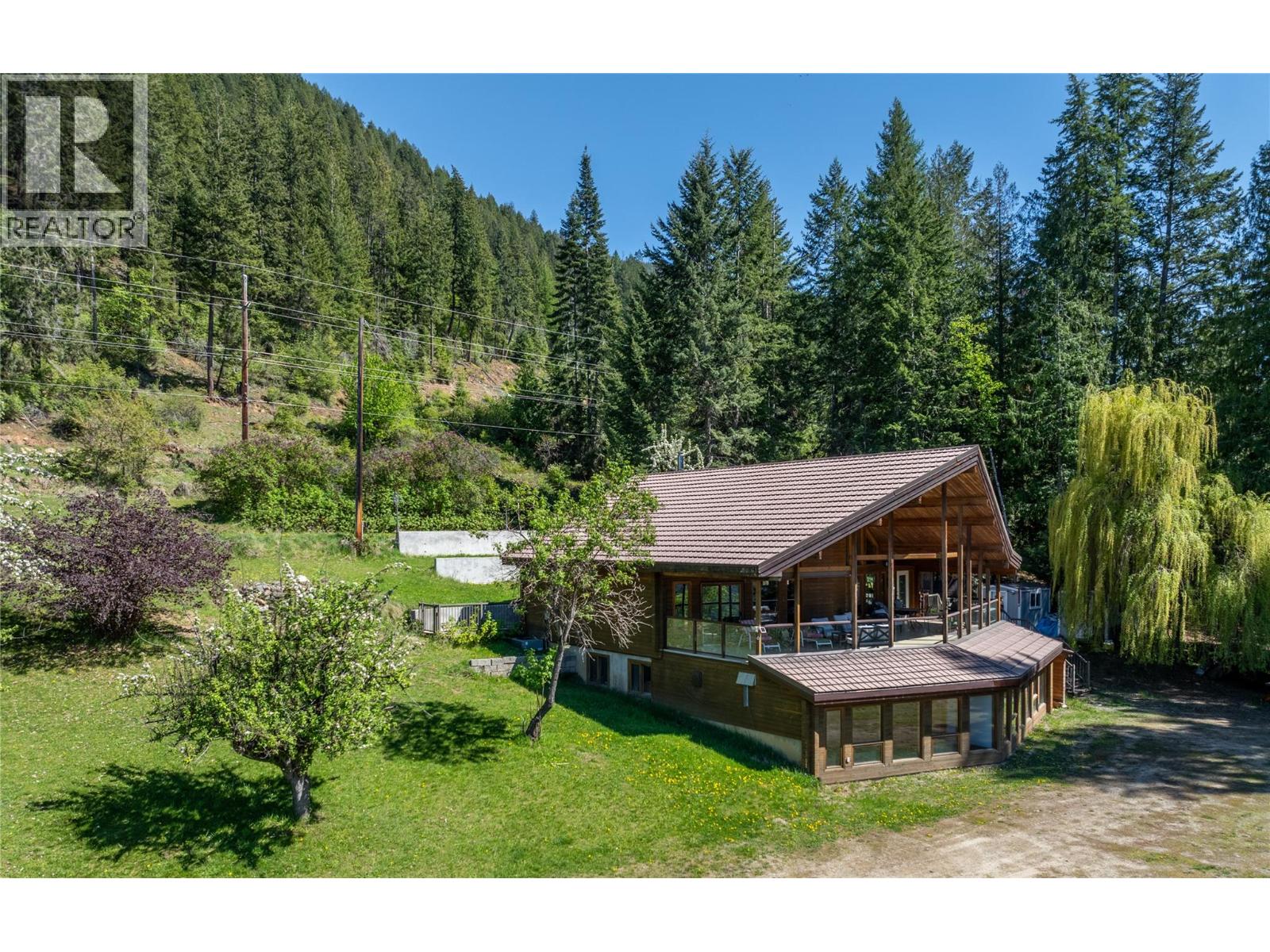 12437 Boswell Road, Boswell, British Columbia  V0B 1A0 - Photo 7 - 10381562