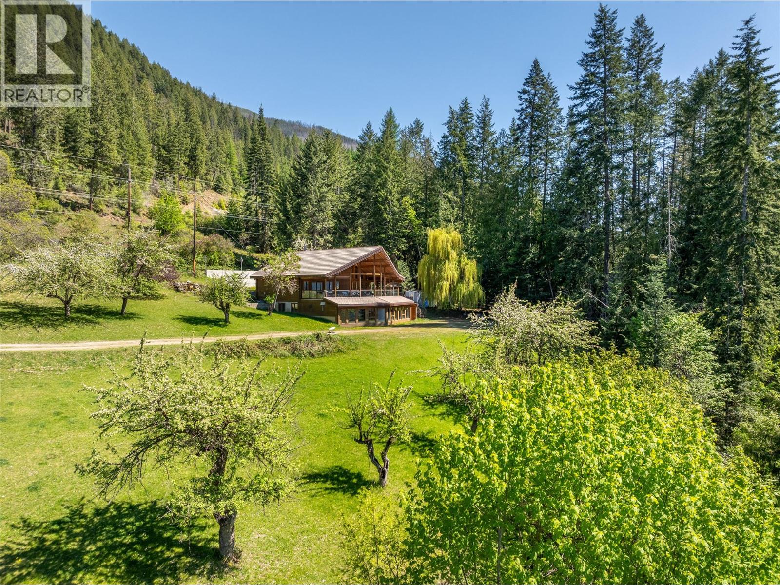 12437 Boswell Road, Boswell, British Columbia  V0B 1A0 - Photo 8 - 10381562