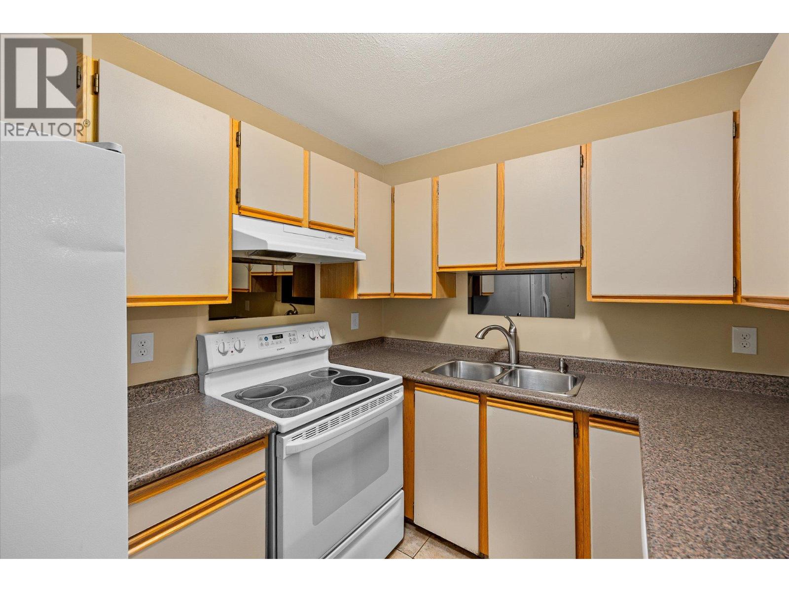 3160 De Montreuil Court Unit# 300, Kelowna, British Columbia  V1W 3W3 - Photo 13 - 10382586