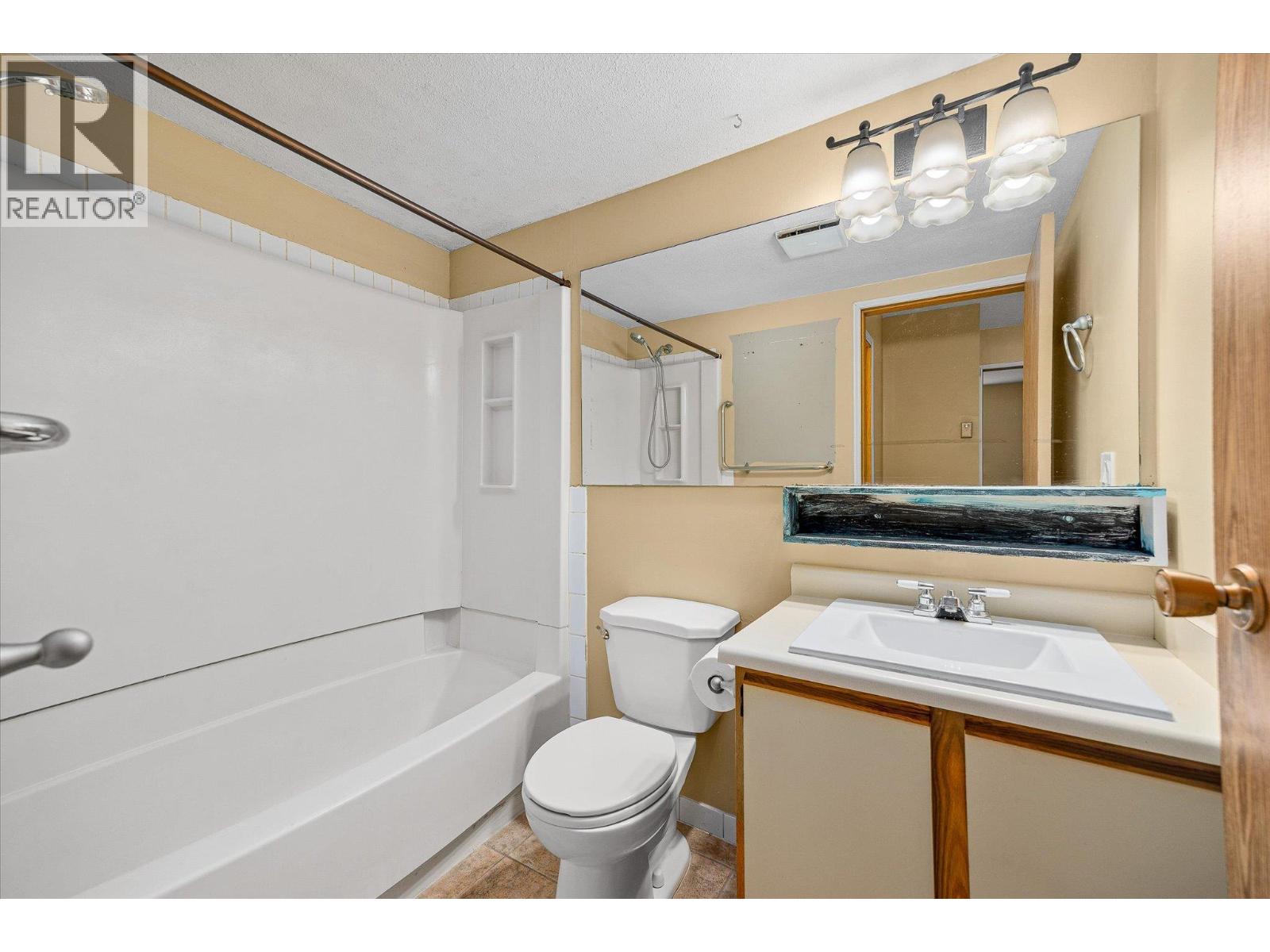 3160 De Montreuil Court Unit# 300, Kelowna, British Columbia  V1W 3W3 - Photo 18 - 10382586