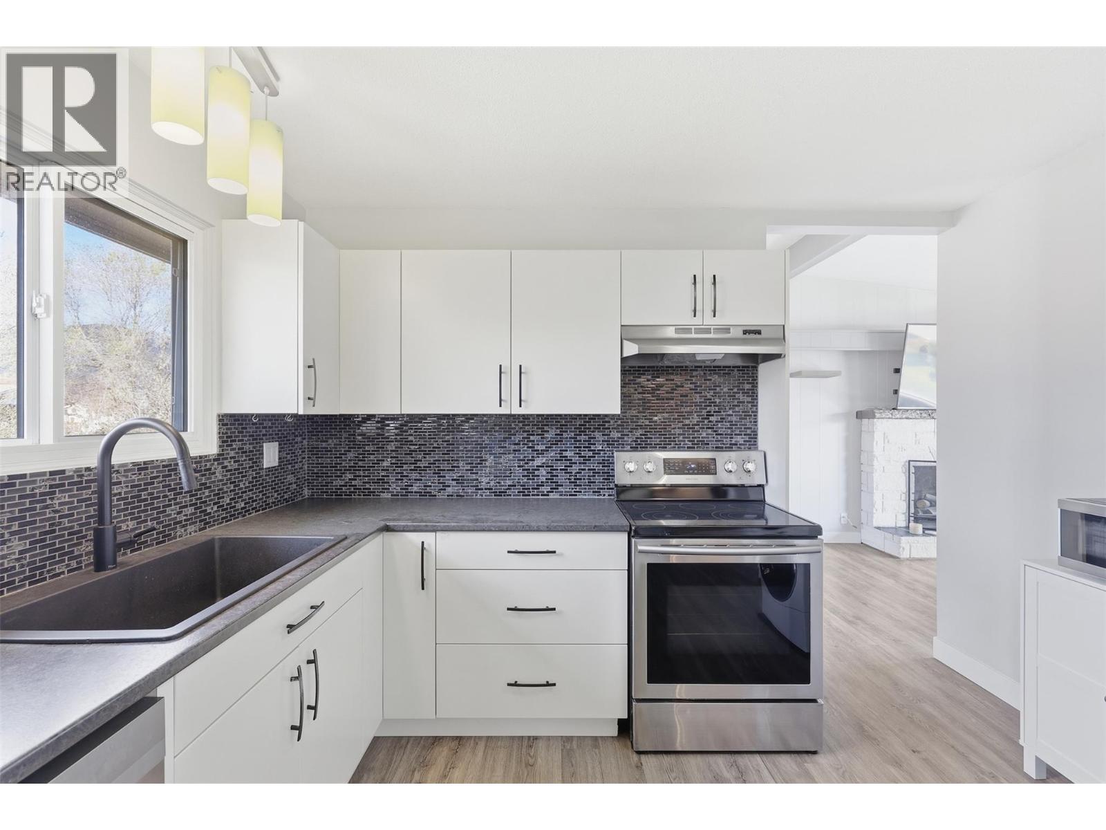 1024 Pembroke Avenue, Kamloops, British Columbia  V2B 1Z4 - Photo 11 - 10382448