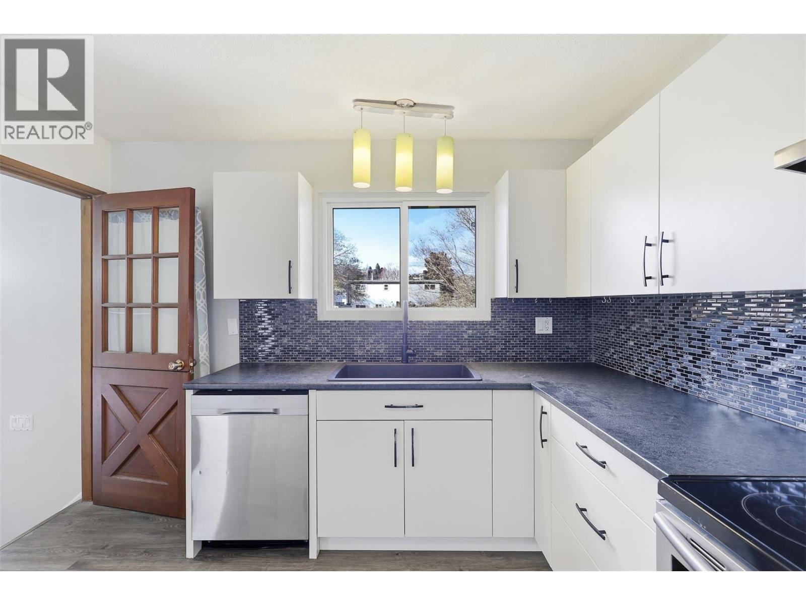 1024 Pembroke Avenue, Kamloops, British Columbia  V2B 1Z4 - Photo 12 - 10382448