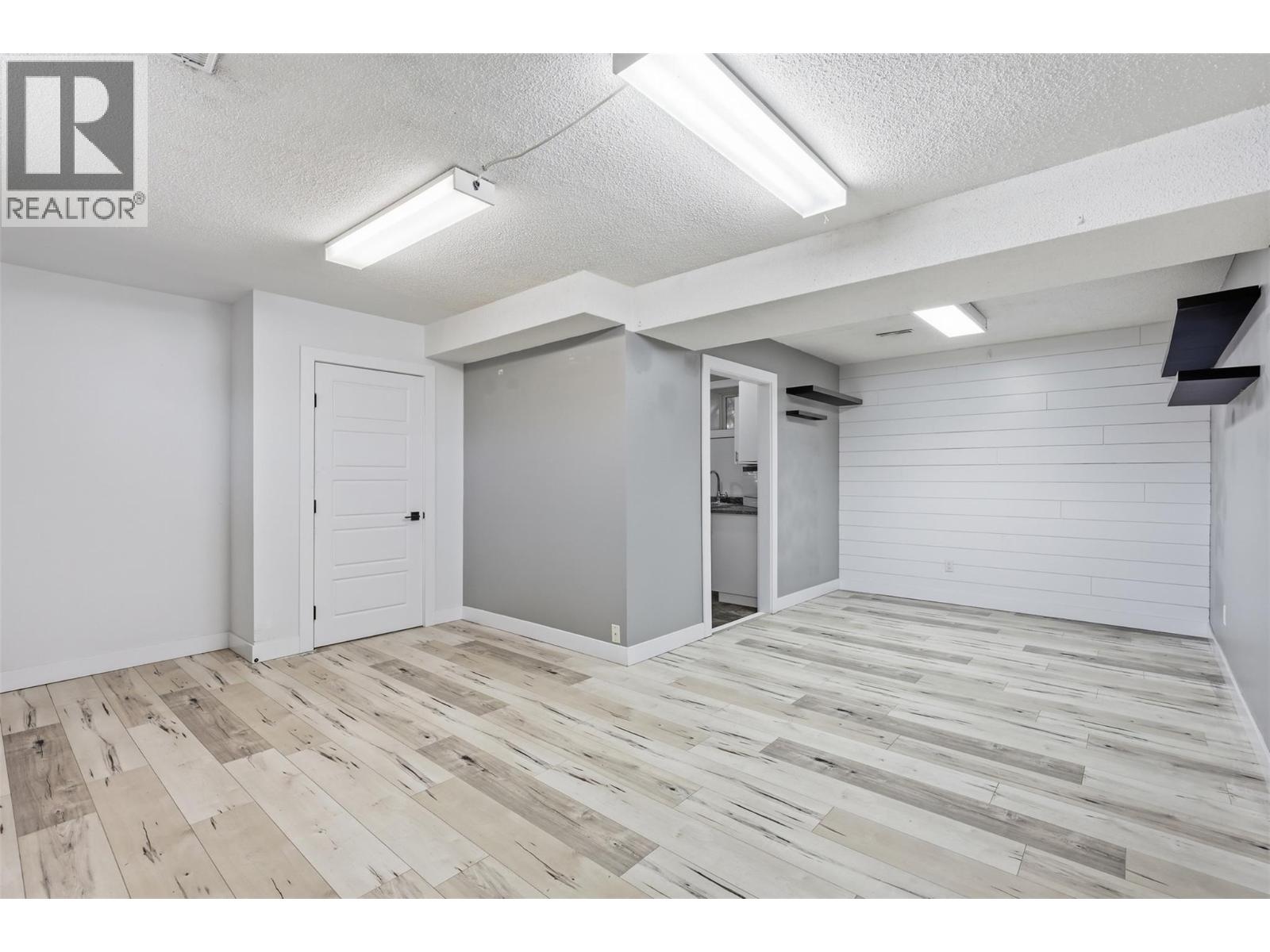 1024 Pembroke Avenue, Kamloops, British Columbia  V2B 1Z4 - Photo 31 - 10382448