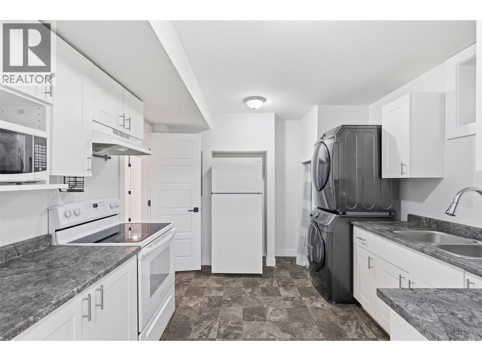 1024 Pembroke Avenue, Kamloops, British Columbia  V2B 1Z4 - Photo 33 - 10382448