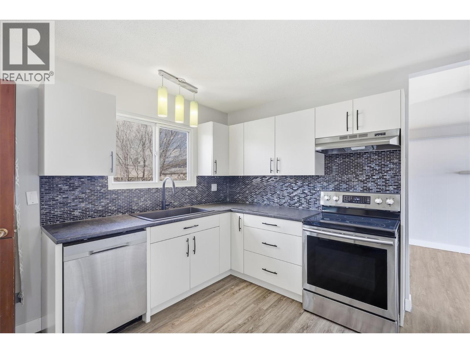 1024 Pembroke Avenue, Kamloops, British Columbia  V2B 1Z4 - Photo 5 - 10382448